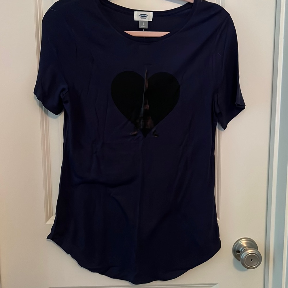 Old Navy T-shirt with heart and Eiffel Tower size S
